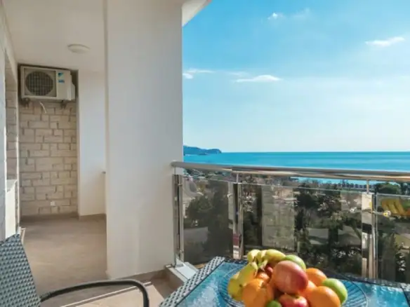 Trosoban stan u Bečićima