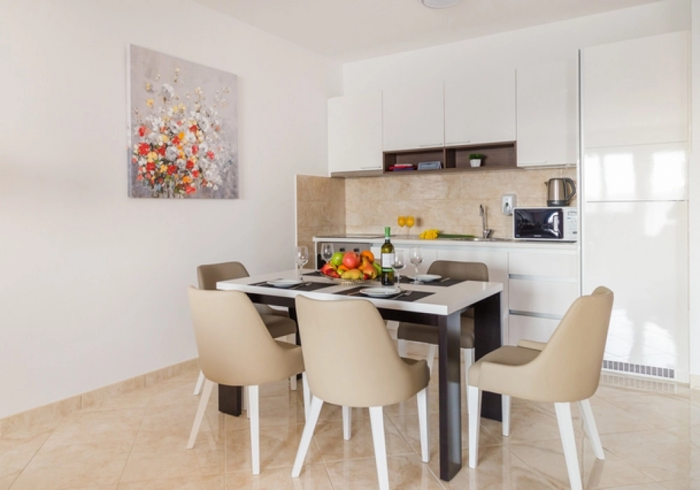 Trosoban-stan-u-Becicima-Budva-5 Trosoban stan 107 m² – Bečići, Budva — fotografija 6
