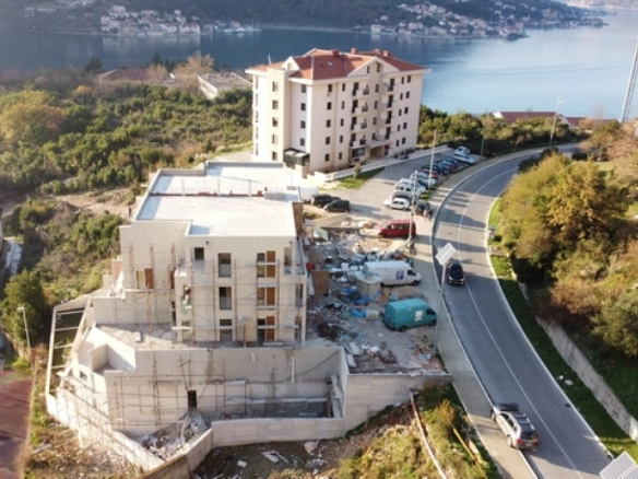 Trosoban stan 255 m² – Dobrota, Kotor