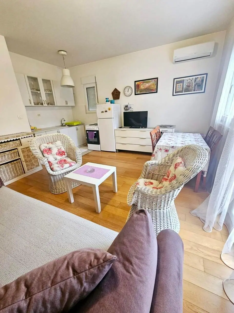 Jednosoban-stan-49-m²-u-Bloku-9-Podgorica-9 Namješten jednosoban stan u Bloku 9, Podgorica — fotografija 10