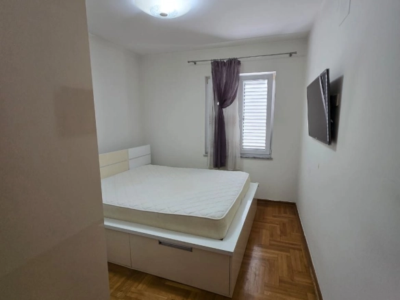 Dvosoban stan na Dalmatinskoj, Podgorica — fotografija 9