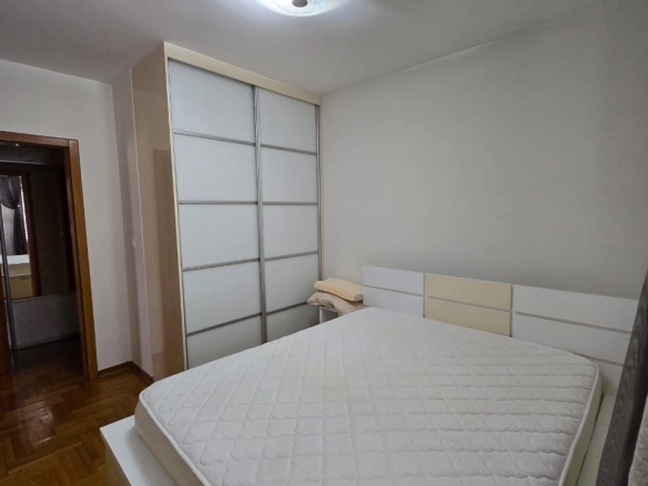 Dvosoban stan na Dalmatinskoj, Podgorica — fotografija 14