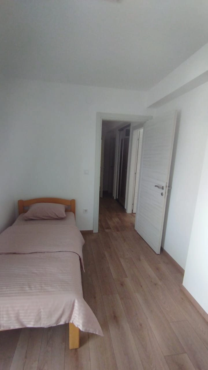 Trosoban-stan-u-Zagoricu-Podgorica-2 Izdavanje: Trosoban stan 100 m² – Zagorič, Podgorica — fotografija 3