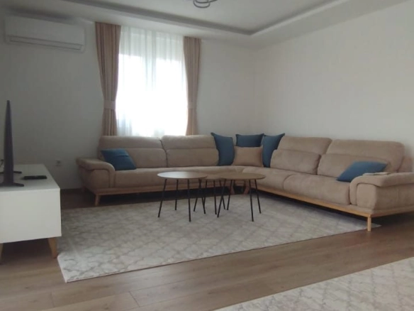 Izdavanje: Trosoban stan 100 m² – Zagorič, Podgorica — fotografija 11