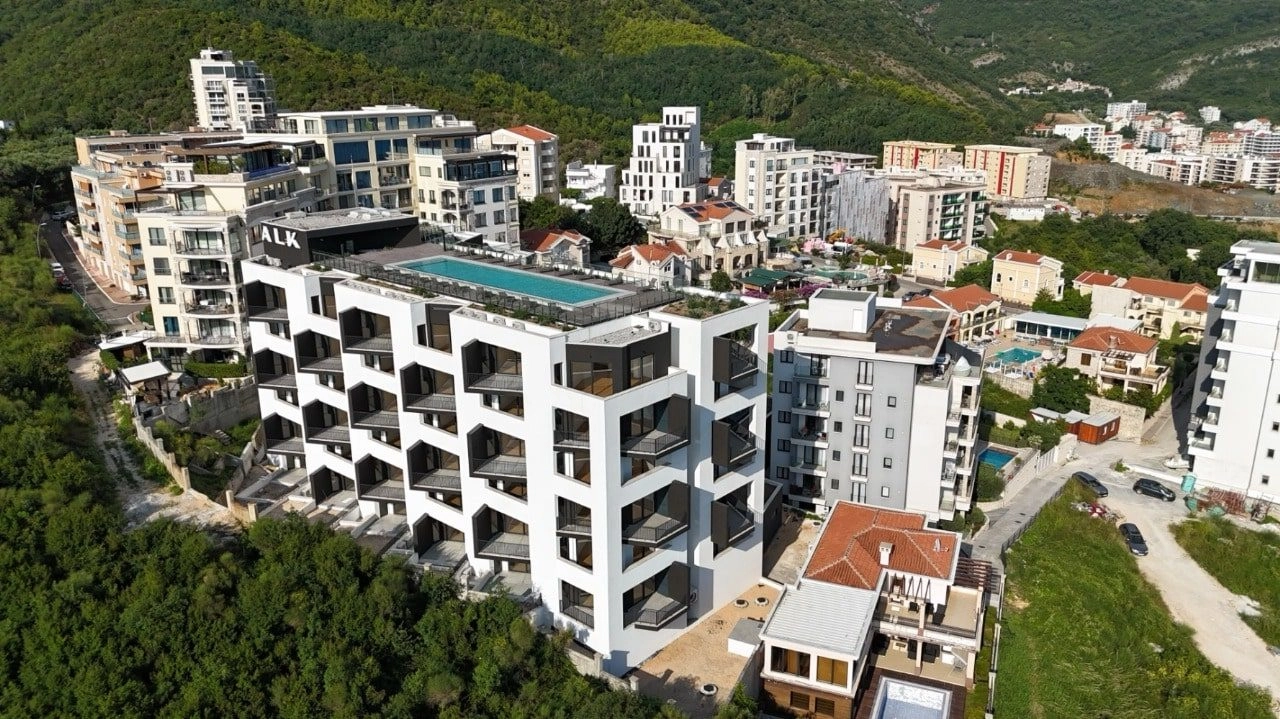 Jednosoban-stan-sa-bazenom-u-Becicima-Budva-1 Jednosoban stan 55 m² – Bečići, Budva — fotografija 2