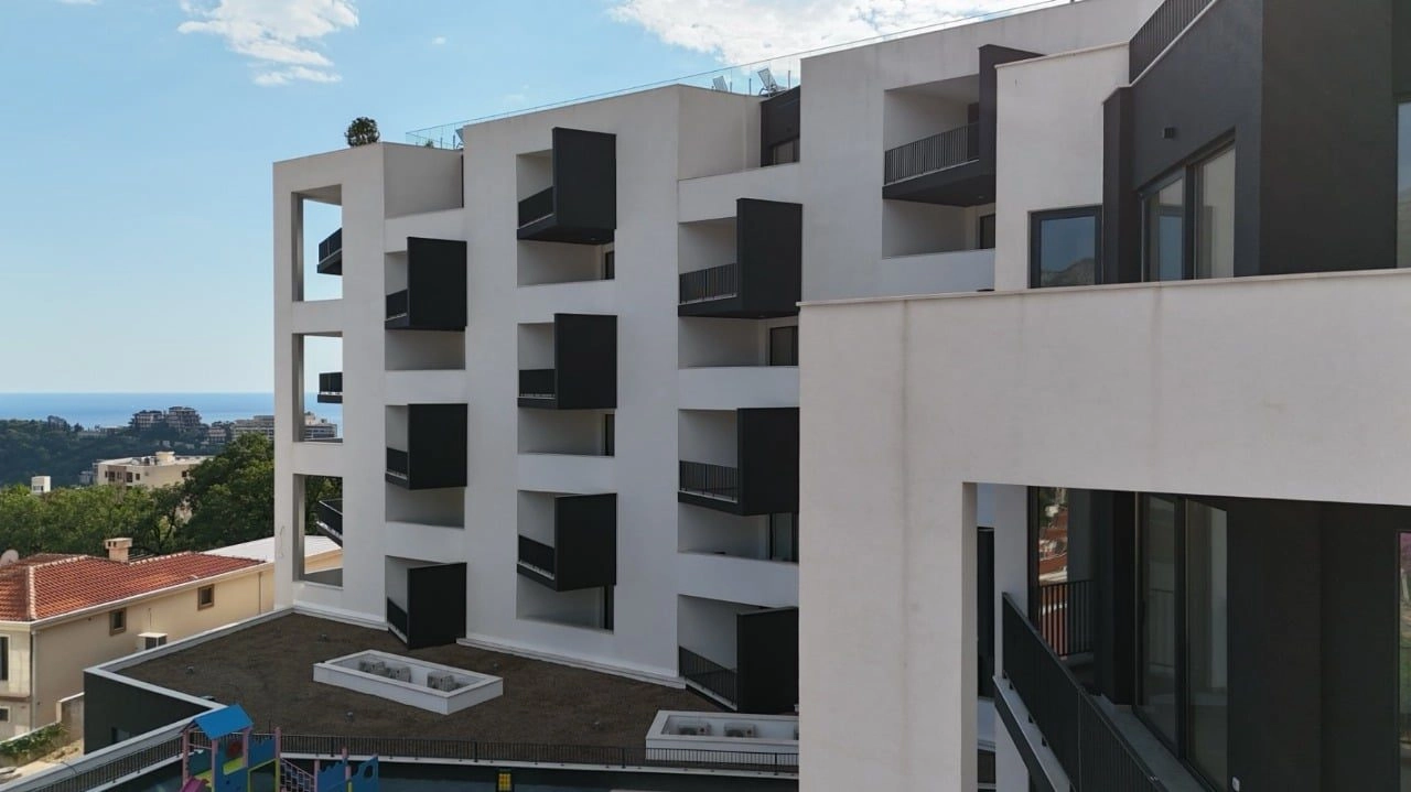 Jednosoban-stan-sa-bazenom-u-Becicima-Budva-3 Jednosoban stan 55 m² – Bečići, Budva — fotografija 4
