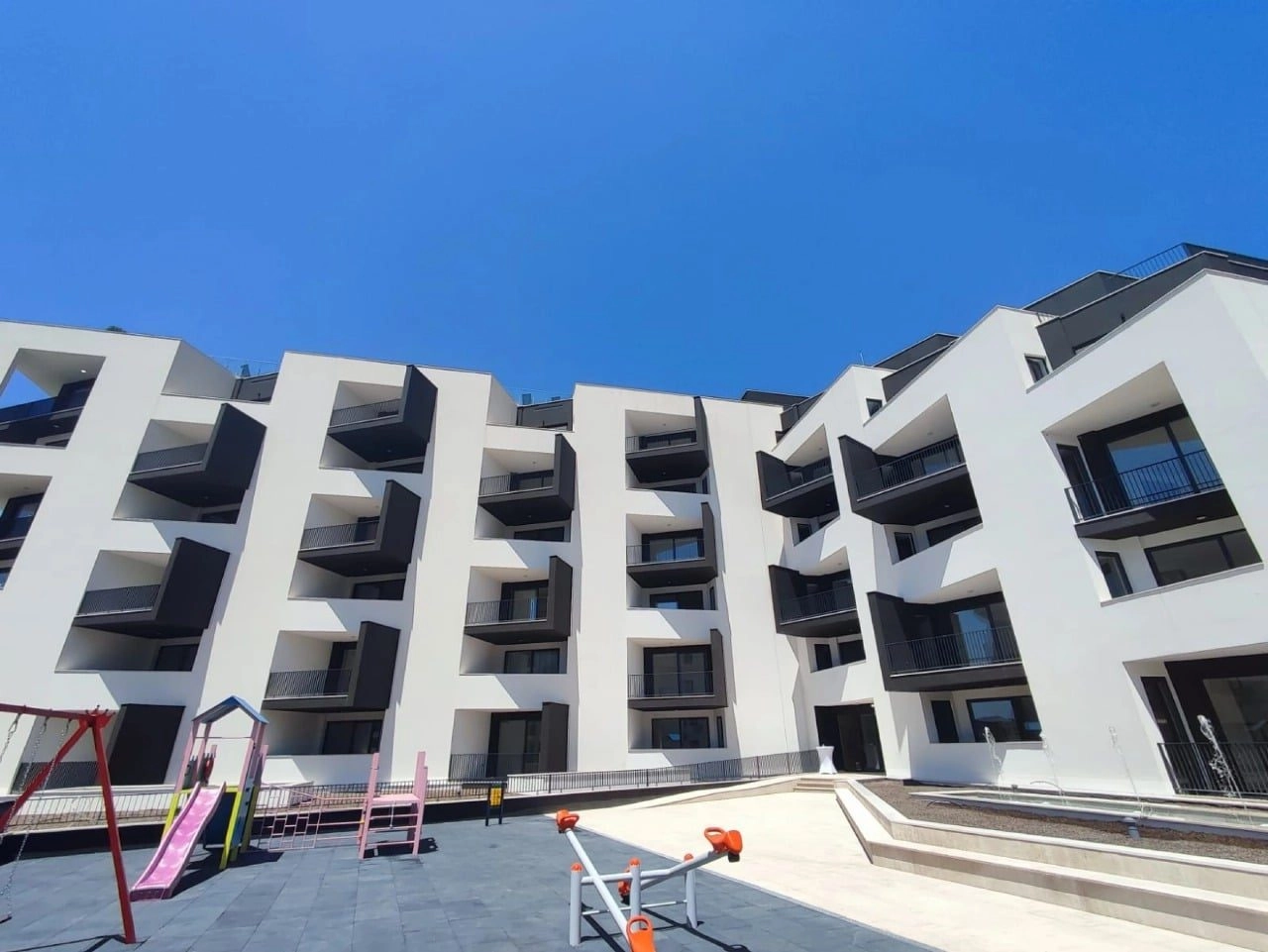 Jednosoban-stan-sa-bazenom-u-Becicima-Budva-4 Jednosoban stan 55 m² – Bečići, Budva — fotografija 5