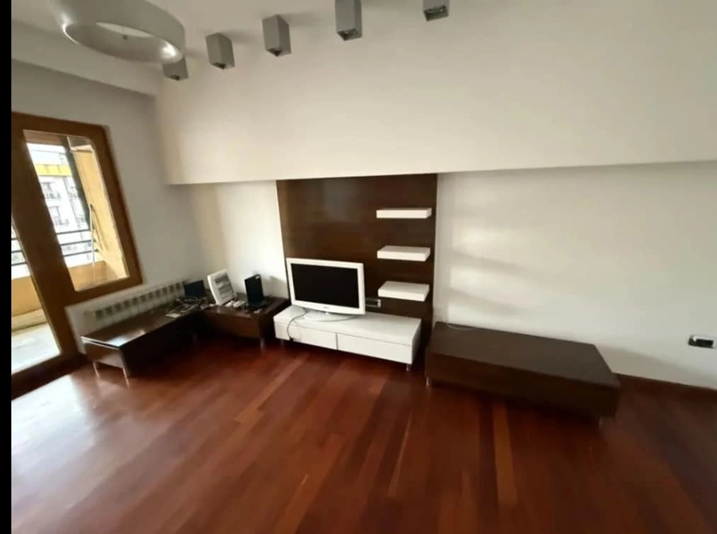 Dvosoban-namjesten-stan-kod-Capital-Plaze-Podgorica-1 Dvosoban duplex stan 95 m² u Podgorici — fotografija 2