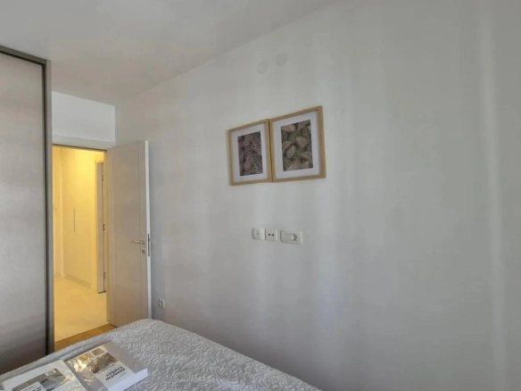 Namješten jednosoban stan u naselju Central Point, Podgorica — fotografija 4