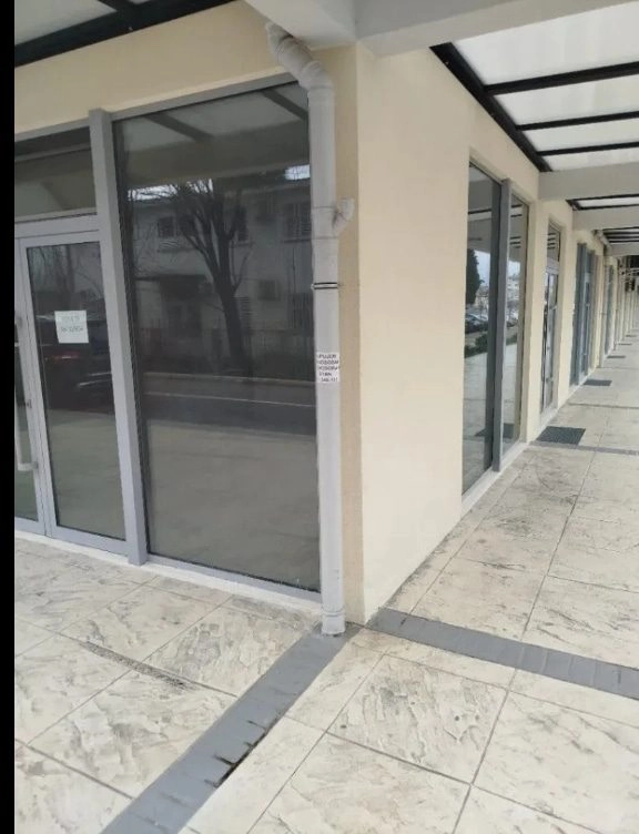 Poslovni-prostor-u-Pobrezju-Podgorica-1 Izdavanje: Poslovni prostor 50 m² – Pobrežje, Podgorica — fotografija 2