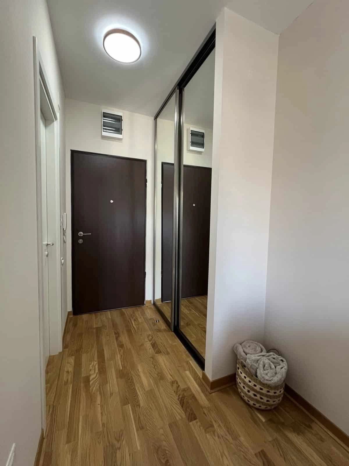 Namjestena-garsonjera-u-naselju-City-kej-Podgorica-6 Namještena garsonjera u naselju City kej, Podgorica — fotografija 7