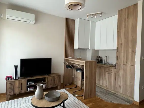 Namještena garsonjera u naselju City kej, Podgorica — fotografija 10