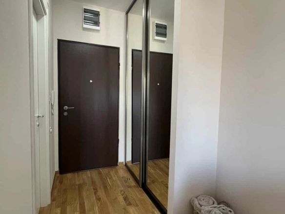 Namještena garsonjera u naselju City kej, Podgorica — fotografija 11
