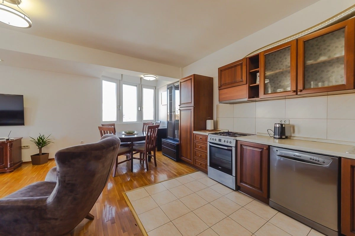 Namjesten-dvosoban-stan-na-Zabjelu-Podgorica-1 Izdavanje: Dvosoban stan 90 m² – Zabjelo, Podgorica — fotografija 2