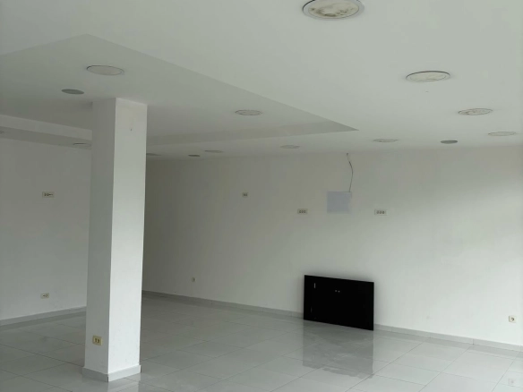 Izdavanje: Poslovni prostor 892 m² – Masline, Podgorica — fotografija 3