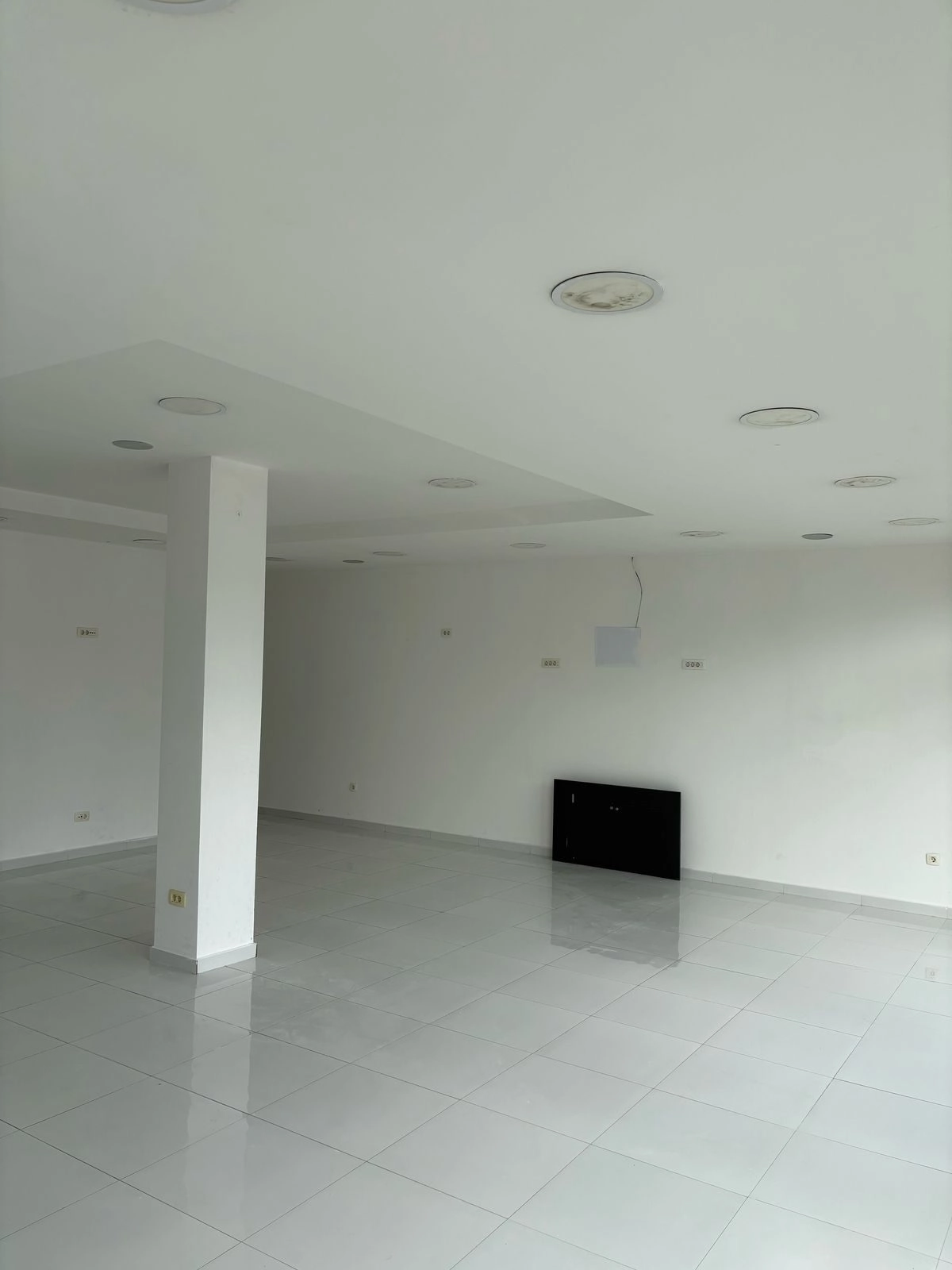 Poslovni-prostor-za-izdavanje-u-naselju-Masline-Podgorica-2 Izdavanje: Poslovni prostor 892 m² – Masline, Podgorica — fotografija 3