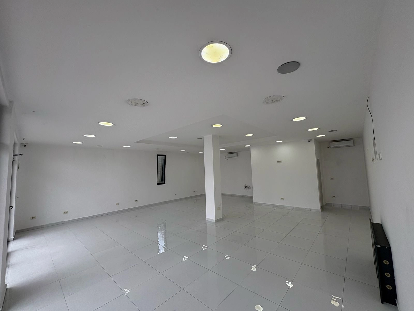 Poslovni-prostor-za-izdavanje-u-naselju-Masline-Podgorica-6 Izdavanje: Poslovni prostor 892 m² – Masline, Podgorica — fotografija 7