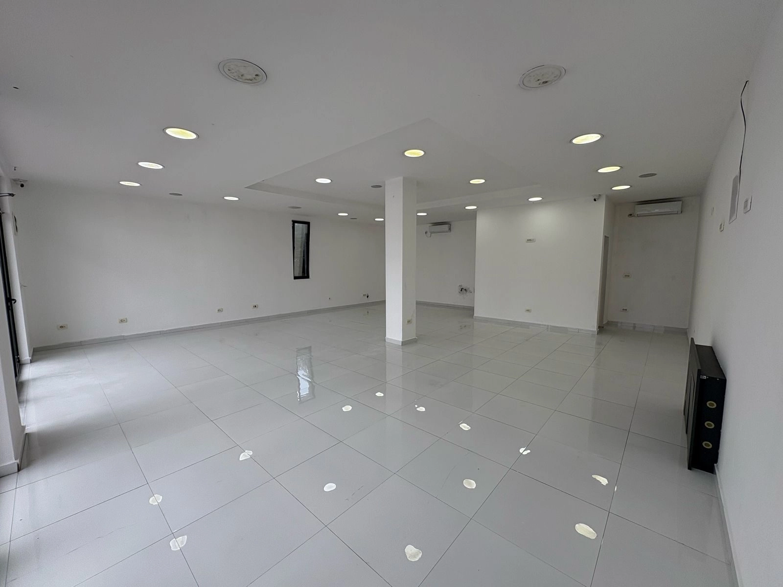 Poslovni-prostor-za-izdavanje-u-naselju-Masline-Podgorica-7 Izdavanje: Poslovni prostor 892 m² – Masline, Podgorica — fotografija 8