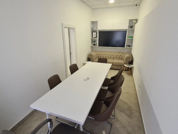 Izdavanje: Poslovni prostor 98 m² – Stari aerodrom, Podgorica — fotografija 3