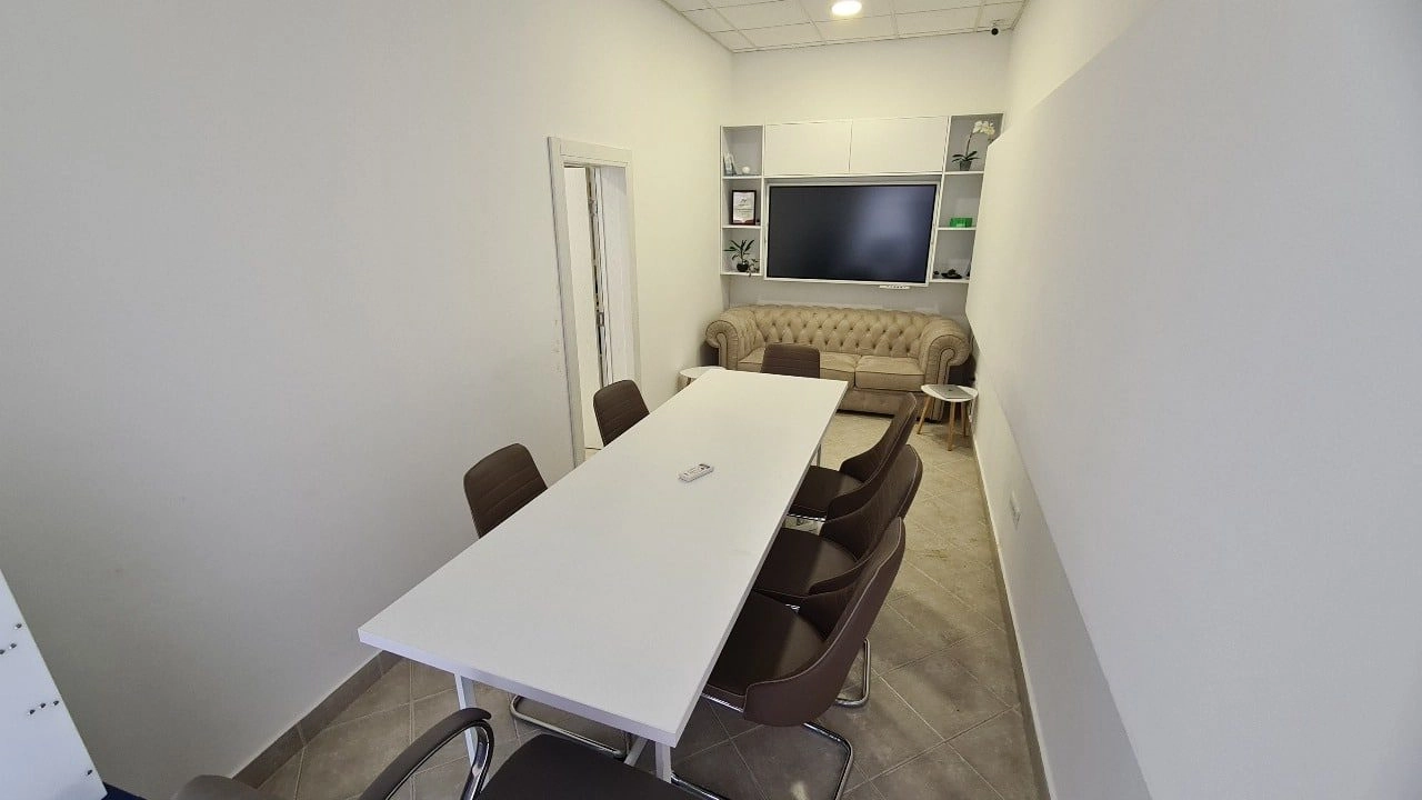Namjesten-poslovni-prostor-Stari-aerodrom-Podgorica-2 Izdavanje: Poslovni prostor 98 m² – Stari aerodrom, Podgorica — fotografija 3