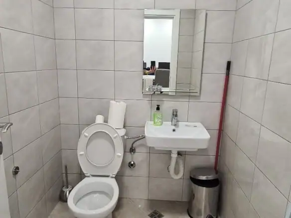 Izdavanje: Poslovni prostor 98 m² – Stari aerodrom, Podgorica — fotografija 4