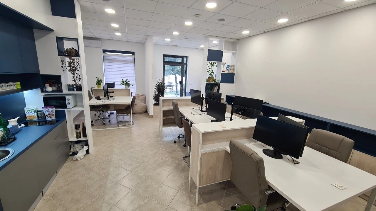 Namjesten-poslovni-prostor-Stari-aerodrom-Podgorica-5 Izdavanje: Poslovni prostor 98 m² – Stari aerodrom, Podgorica — fotografija 6