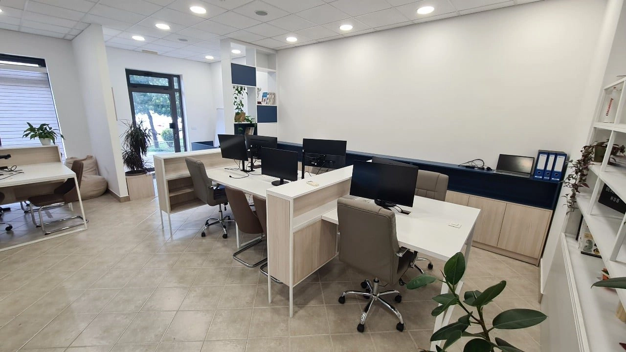 Namjesten-poslovni-prostor-Stari-aerodrom-Podgorica-9 Izdavanje: Poslovni prostor 98 m² – Stari aerodrom, Podgorica — fotografija 10