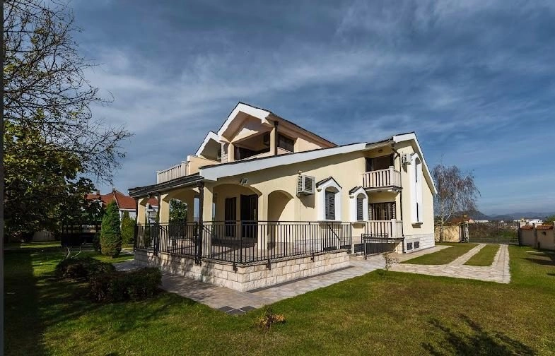 Namjestena-kuca-na-placu-u-Zabjelu-Podgorica Namještena kuća sa placem u Zabjelu