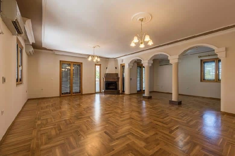 Namjestena-kuca-na-placu-u-Zabjelu-Podgorica-1 Izdavanje: Kuća 370 m² – Zabjelo, Podgorica — fotografija 2