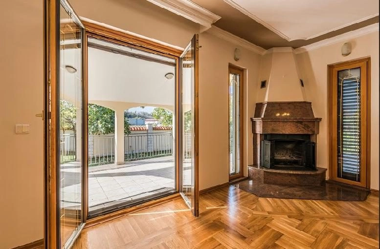 Namjestena-kuca-na-placu-u-Zabjelu-Podgorica-3 Izdavanje: Kuća 370 m² – Zabjelo, Podgorica — fotografija 4