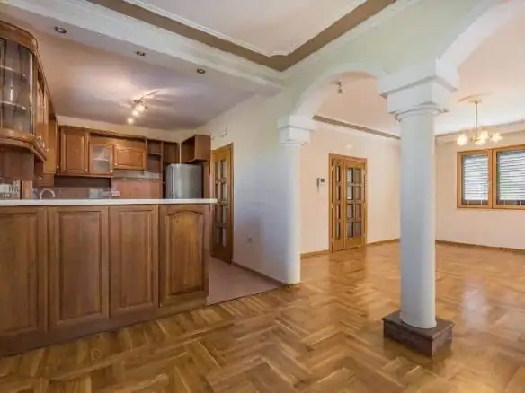 Izdavanje: Kuća 370 m² – Zabjelo, Podgorica — fotografija 7