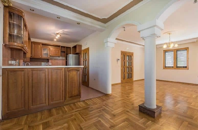 Namjestena-kuca-na-placu-u-Zabjelu-Podgorica-6 Izdavanje: Kuća 370 m² – Zabjelo, Podgorica — fotografija 7