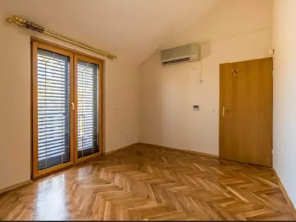 Izdavanje: Kuća 370 m² – Zabjelo, Podgorica — fotografija 9