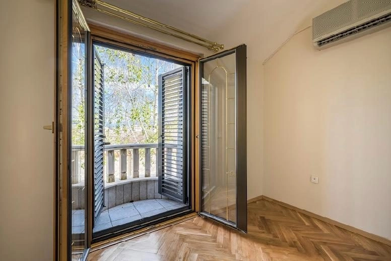 Namjestena-kuca-na-placu-u-Zabjelu-Podgorica-10 Izdavanje: Kuća 370 m² – Zabjelo, Podgorica — fotografija 11