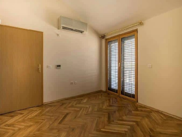 Izdavanje: Kuća 370 m² – Zabjelo, Podgorica — fotografija 13