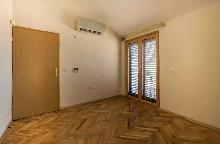Namjestena-kuca-na-placu-u-Zabjelu-Podgorica-12 Izdavanje: Kuća 370 m² – Zabjelo, Podgorica — fotografija 13