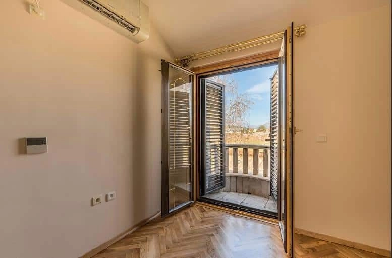 Namjestena-kuca-na-placu-u-Zabjelu-Podgorica-13 Izdavanje: Kuća 370 m² – Zabjelo, Podgorica — fotografija 14