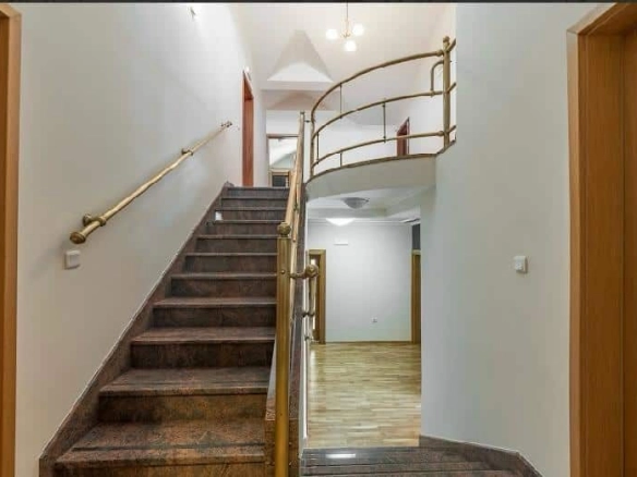 Izdavanje: Kuća 370 m² – Zabjelo, Podgorica — fotografija 15