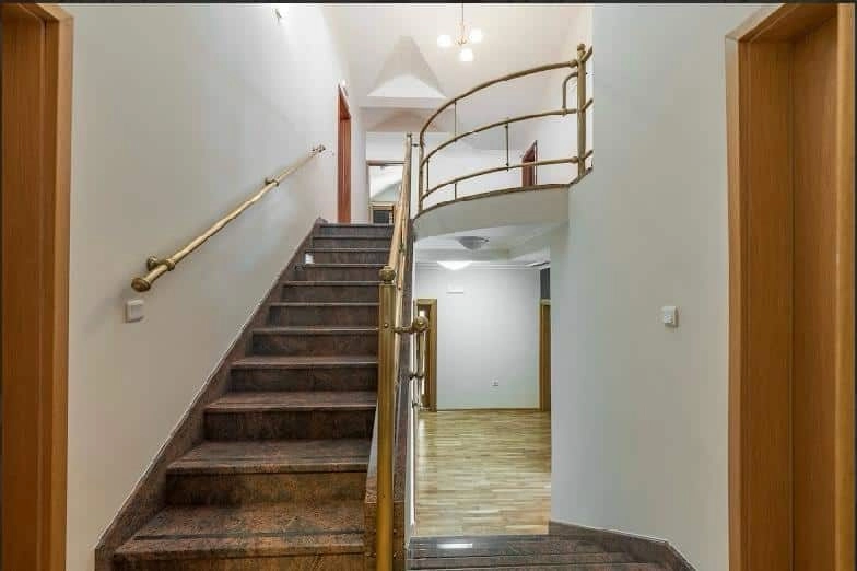 Namjestena-kuca-na-placu-u-Zabjelu-Podgorica-14 Izdavanje: Kuća 370 m² – Zabjelo, Podgorica — fotografija 15
