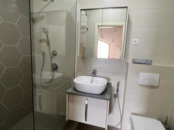 Dvosoban stan 108 m² – Dobrota, Kotor — fotografija 3