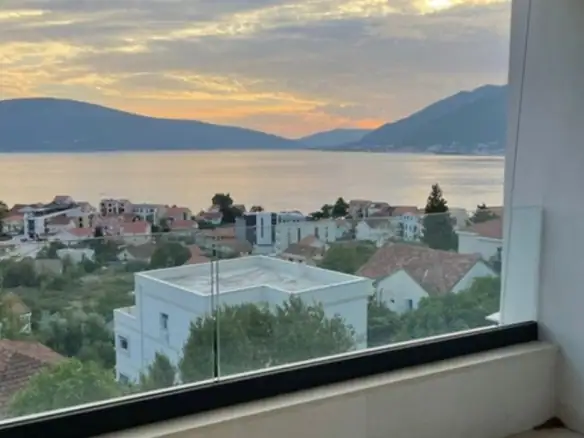 Dvosoban stan 94 m² – Donja Lastva, Tivat — fotografija 2