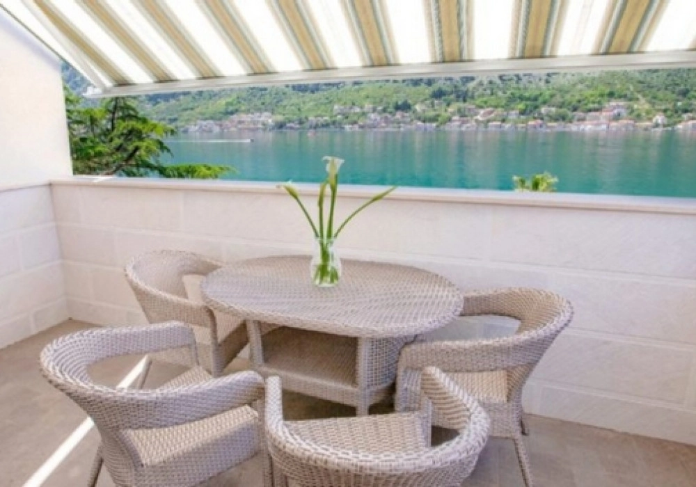 Dvosoban-stan-s-pogledom-na-more-u-Dobroti-Kotor-6 Dvosoban stan 100 m² – Dobrota, Kotor — fotografija 7