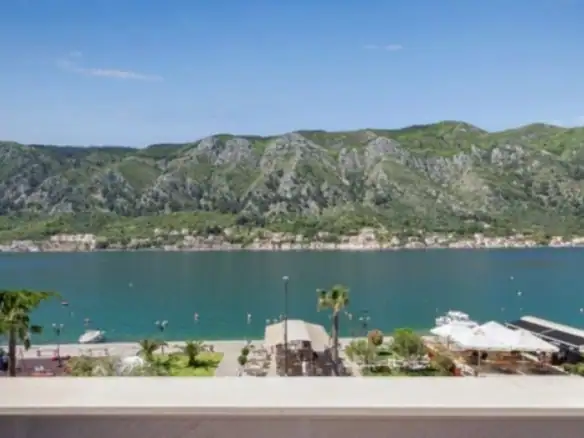 Dvosoban stan 100 m² – Dobrota, Kotor — fotografija 8