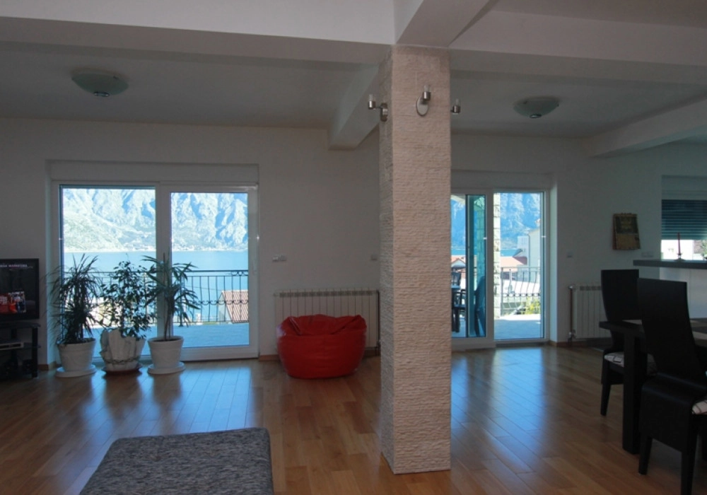 Kuca-uz-more-u-Stolivu-Kotor-10 Kuća 300 m² – Stoliv, Kotor — fotografija 11