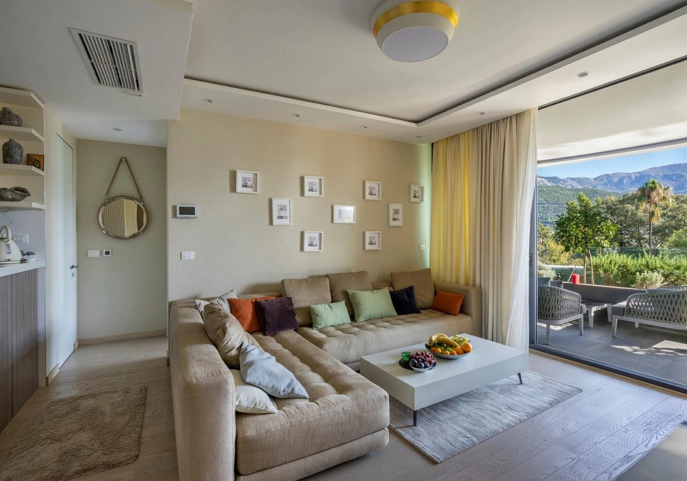 Dvosoban-stan-sa-terasom-i-pogledom-na-more-Budva-4 Stan – Gospoština, Budva — fotografija 5
