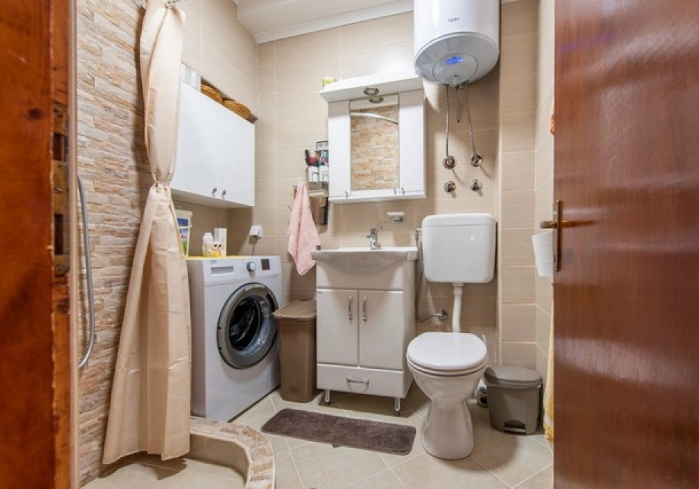 Kamena-kuca-na-prvoj-liniji-do-mora-u-Prcnju-Kotor-7 Kuća 235 m² – Prčanj, Kotor — fotografija 8