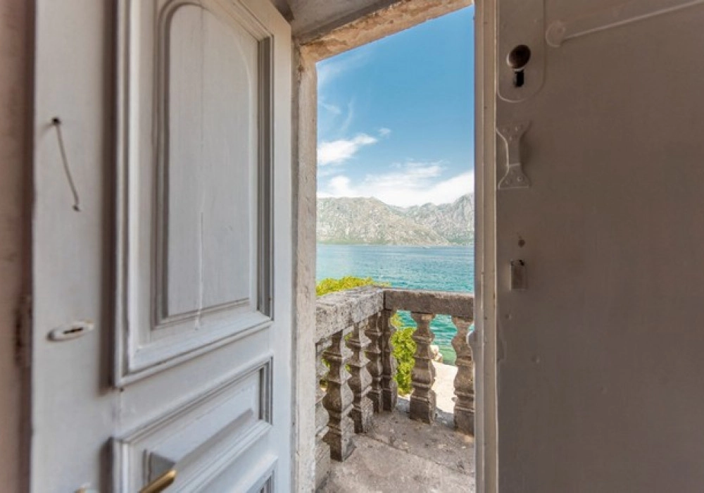 Kamena-kuca-na-prvoj-liniji-do-mora-u-Prcnju-Kotor-8 Kuća 235 m² – Prčanj, Kotor — fotografija 9