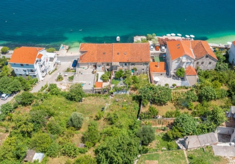 Kamena-kuca-na-prvoj-liniji-do-mora-u-Prcnju-Kotor-12 Kuća 235 m² – Prčanj, Kotor — fotografija 13