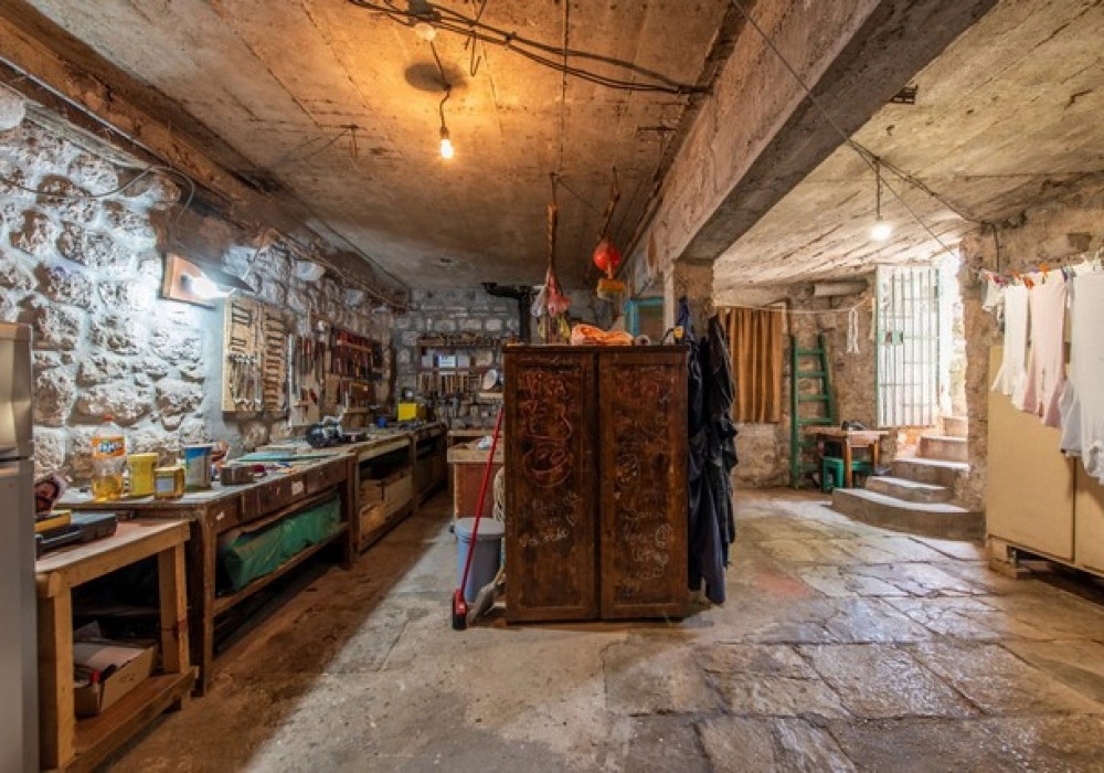 Kamena-kuca-na-prvoj-liniji-do-mora-u-Prcnju-Kotor-13 Kuća 235 m² – Prčanj, Kotor — fotografija 14