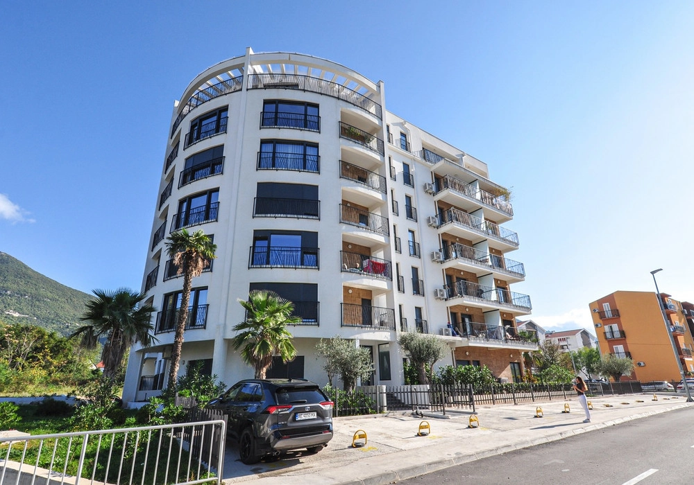 Dvosoban-stan-s-pogledom-na-more-u-Tivtu-1 Dvosoban stan 73 m² – Tivat — fotografija 2